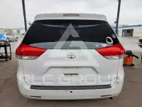 2014 Toyota SIENNA photo