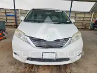 2014 Toyota SIENNA photo