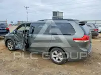 2014 Toyota SIENNA photo