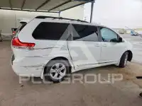 2014 Toyota SIENNA photo