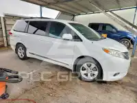 2014 Toyota SIENNA photo