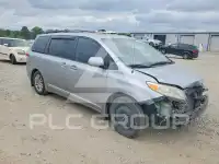 2014 Toyota SIENNA photo