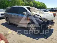 2014 Toyota SIENNA photo