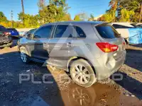 2015 Mitsubishi OUTLANDER фото