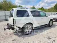 2015 Nissan ARMADA photo