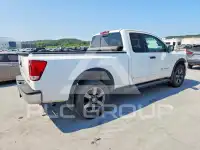 2015 Nissan TITAN фото