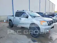 2015 Nissan TITAN фото