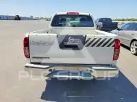 2015 Nissan FRONTIER фото