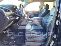 2015 Chevrolet Suburan photo