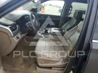 2015 Chevrolet Suburan photo