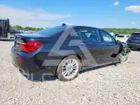 2015 BMW 750 фото