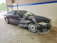 2015 Jaguar XJ photo