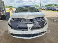 2015 Lincoln MKT фото