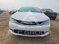 2015 Chrysler 200 photo