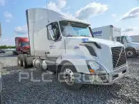 2015 Volvo VNL photo