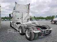 2015 Volvo VNL photo