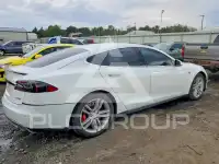 2015 Tesla Model S фото