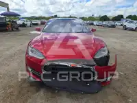 2015 Tesla Model S фото