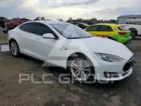 2015 Tesla Model S фото