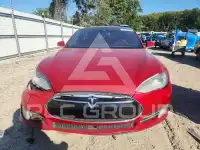 2015 Tesla Model S фото