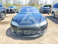 2015 Tesla Model S фото