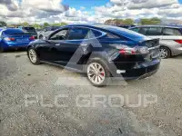 2015 Tesla Model S photo