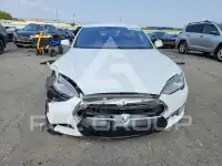 2015 Tesla Model S фото
