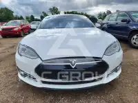 2015 Tesla Model S фото