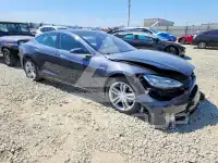 2015 Tesla Model S photo