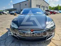 2015 Tesla Model S фото