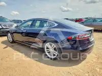 2015 Tesla Model S фото