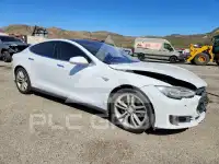 2015 Tesla Model S фото