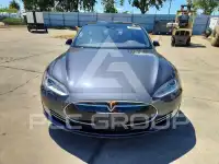 2015 Tesla Model S фото