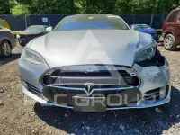 2015 Tesla Model S фото