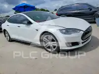 2015 Tesla Model S фото