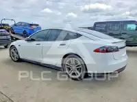 2015 Tesla Model S фото