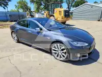 2015 Tesla Model S фото