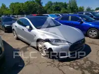 2015 Tesla Model S фото