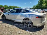2015 Tesla Model S фото