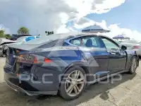 2015 Tesla Model S фото