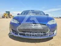 2015 Tesla Model S фото