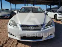 2015 Lexus IS photo