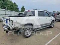 2015 RAM 1500 photo