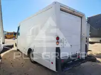 2015 Isuzu NPR фото
