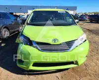 2015 Toyota SIENNA photo