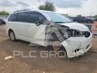 2015 Toyota SIENNA photo