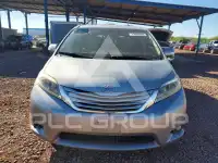 2015 Toyota SIENNA photo