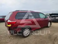 2015 Toyota SIENNA photo