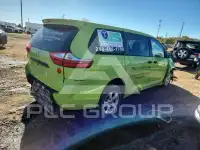 2015 Toyota SIENNA photo