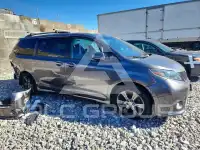 2015 Toyota SIENNA фото
